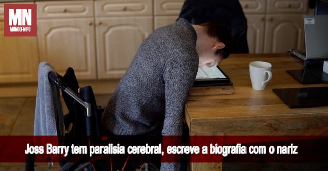 Homem com paralisia cerebral escreve autobiografia com o próprio nariz