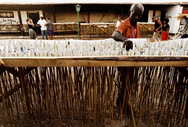 Remédios na Africa - Eilon Paz