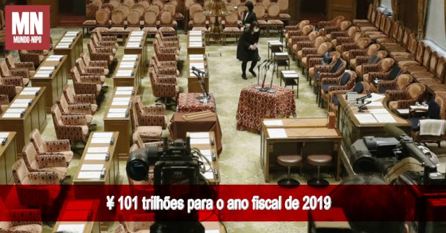 Painel da Câmara dos Deputados do Japão registra orçamento de