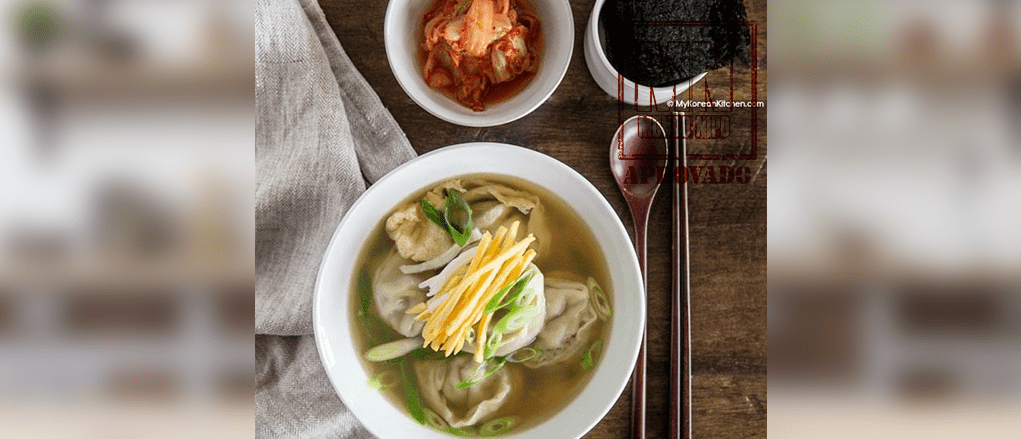 Tigela de sopa de gyoza coreana