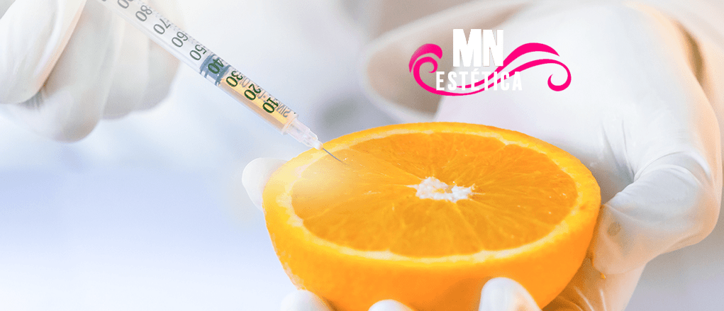 Cientista removendo vitamina C da fonte