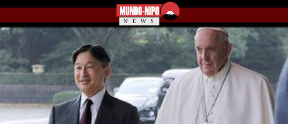 Papa e Imperador Naruhito em uma sessão fotográfica da imprensa