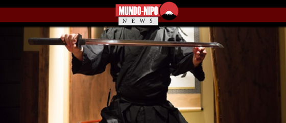 Ninja japones apresenta-se em palco