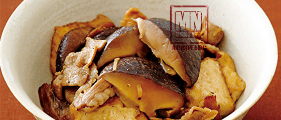 Cogumelos Shiitake, Carne de Porco e Atsuage Cozidos em Molho de Soja