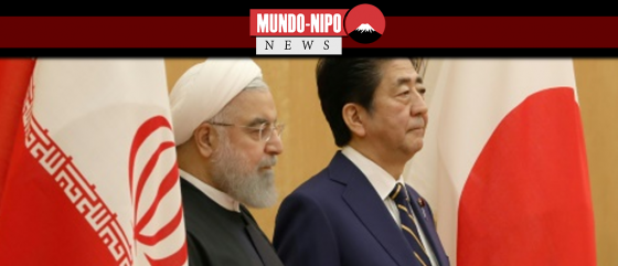 Primeiro-ministro japonês Shinzo Abe com o presidente iraniano Hassan Rouhani