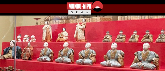Uma coleção de bonecas japonesas é mostrada para a mídia no Museu Iwatsuki Ningyo na cidade de Saitama na terça-feira.