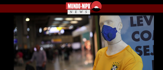 Loja em aeroporto brasileiro mostra manequim com camisa da CBF e máscara
