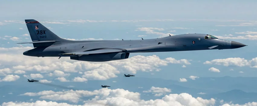 Veja a demonstração de força dos EUA com bombardeiros B-1B na Coreia, em resposta às ameaças nucleares da Coreia do Norte. Entenda o contexto e as tensões na região.
