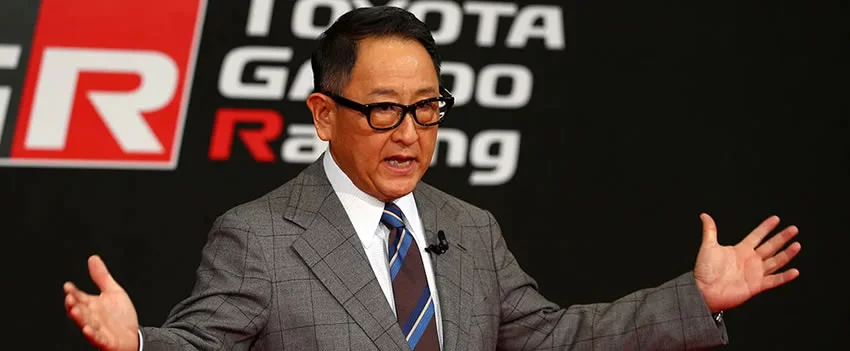 Família fundadora da Toyota propõe aquisição da Toyota Industries, avaliada em mais de 4 trilhões de ienes. Entenda os detalhes e o impacto dessa possível transação.