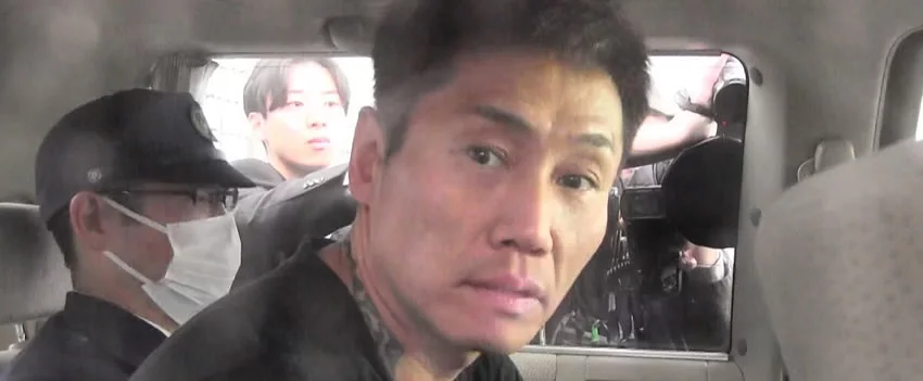 Homem nu em Saitama causa pânico com série de crimes em 90 minutos, incluindo atropelamento fatal e tentativa de sequestro infantil.