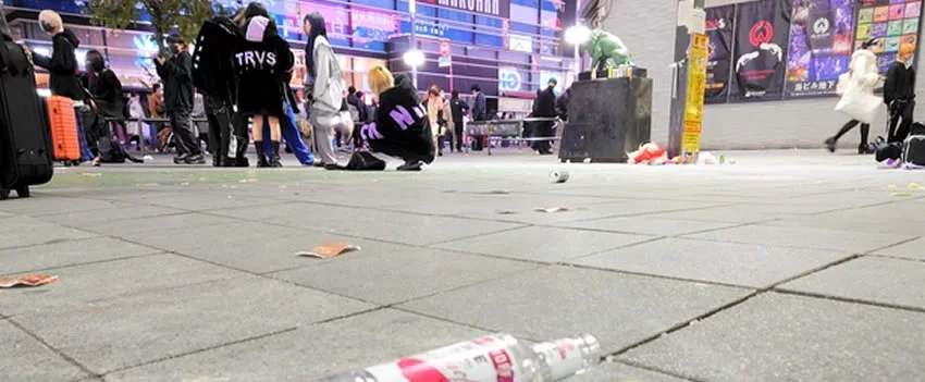 Adolescentes são detidos em operação noturna em Kabukicho Tóquio; Polícia alerta para os perigos na área Toe Yoko.