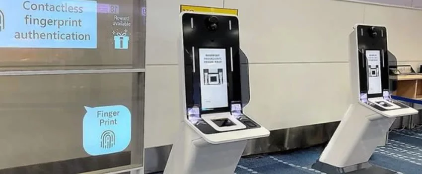 Haneda testa autenticação de impressão digital sem toque para agilizar a entrada de turistas no Japão. Tecnologia Panasonic promete mais rapidez e precisão.