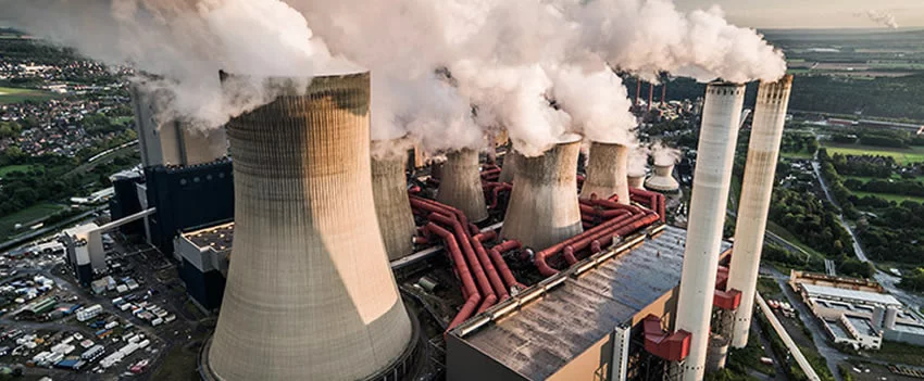 Descubra como a crescente demanda por IA está transformando usinas de energia a carvão deficitárias em ativos valiosos nos EUA. Reutilização para data centers e novas energias.