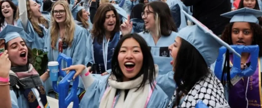 EUA iniciam revogação "agressiva" de vistos de estudantes chineses, incluindo os com laços com o Partido Comunista. Entenda o impacto e a polêmica.