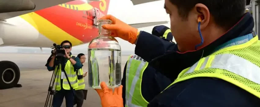 Japão produz pela primeira vez combustível de aviação sustentável de óleo de cozinha usado. Um marco para a aviação verde e a redução de emissões.