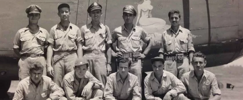 Descubra a emocionante história do Tenente Thomas V. Kelly Jr., herói da Segunda Guerra Mundial, cujos restos mortais foram recuperados após 81 anos. Um reencontro familiar emocionante.