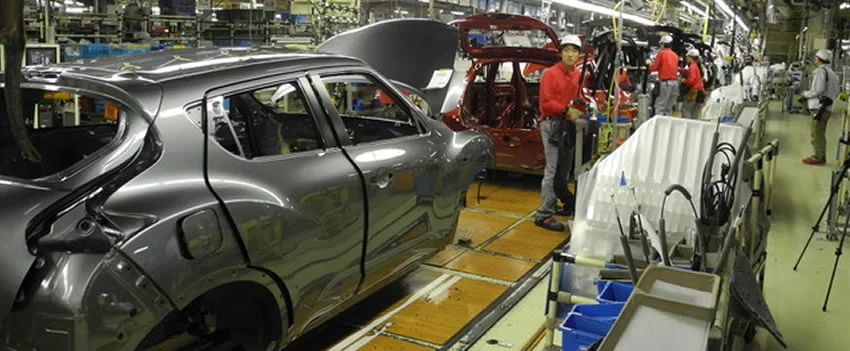 Nissan anuncia reestruturação global com corte de 20 mil empregos devido à queda nas vendas. Entenda o impacto dessa decisão e os próximos passos da montadora japonesa. #Nissan #ReestruturacaoNissan