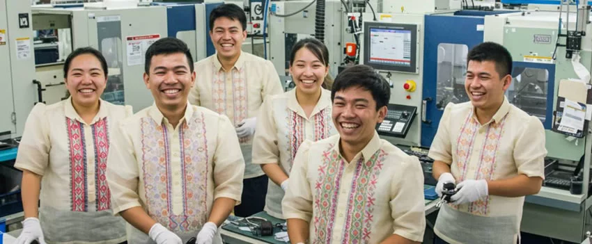 Descubra o papel vital dos trabalhadores estrangeiros no Japão para as PMEs, desafios e as recentes reformas governamentais para garantir um futuro de coexistência.