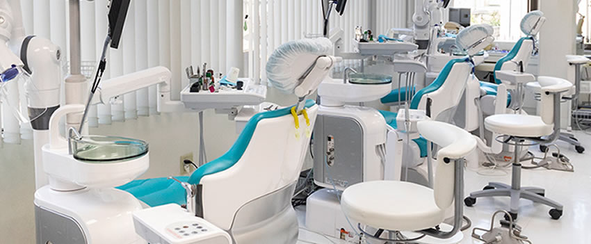 Descubra a crise no setor odontológico japonês devido à escassez de técnicos em prótese dentária. Salários baixos e longas jornadas ameaçam a qualidade do tratamento.