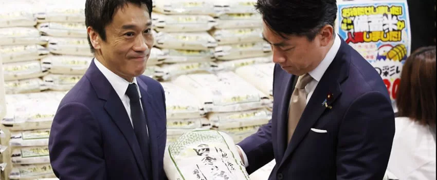 Japão proíbe revenda de arroz subsidiado com punições severas para estabilizar o mercado e garantir acesso à população.