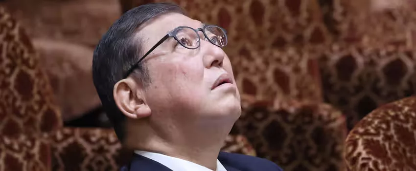 Descubra como o novo escritório do governo japonês está reformulando a política de estrangeiros, abordando imigração, economia e harmonia social.