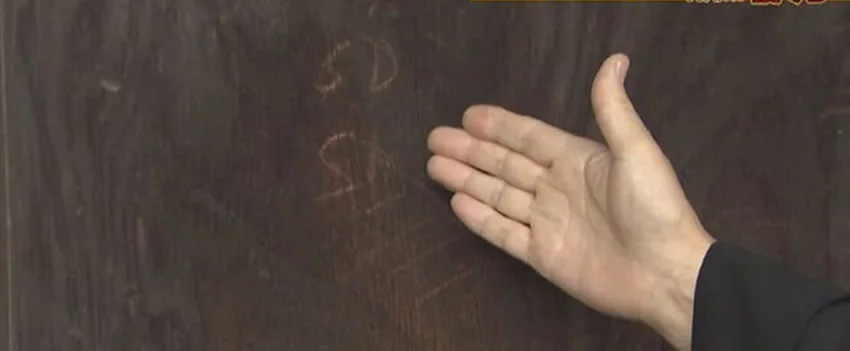 Pichação no Santuário Meiji Jingu choca o Japão. Vândalos desfiguram Portão Leste, um Patrimônio Cultural Importante. Saiba mais sobre a investigação.