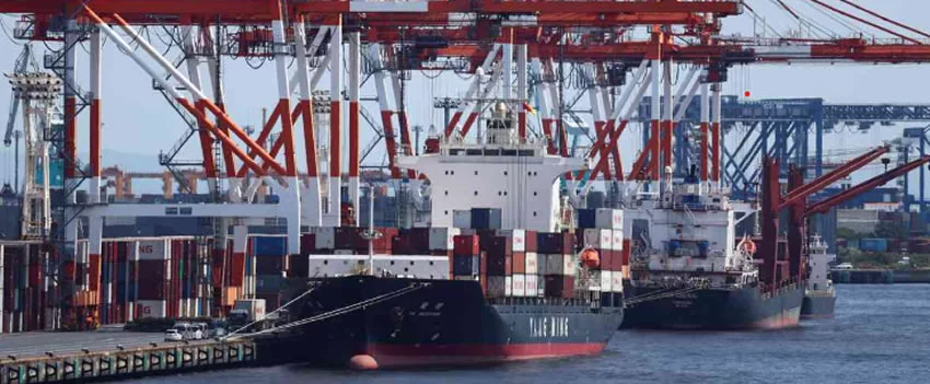 Descubra como as tarifas dos EUA afetaram a atividade industrial do Japão em agosto, com o PMI caindo pelo segundo mês consecutivo.