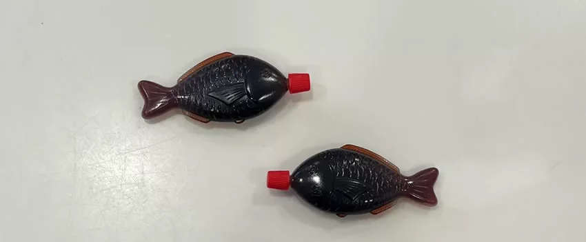 A Austrália do Sul bane as famosas embalagens de molho de soja em forma de peixe. Descubra por que a medida é crucial para o meio ambiente e a reciclagem.