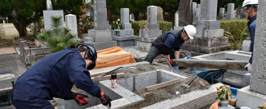 O Japão está revendo suas práticas funerárias. Descubra por que mais pessoas, incluindo japoneses, estão optando por sepultamentos tradicionais em vez da cremação.