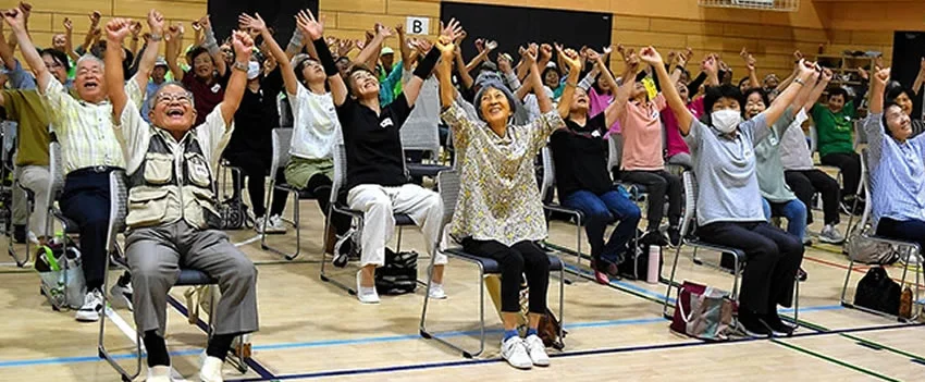 Descubra os desafios e oportunidades do envelhecimento no Japão, com a maior proporção de idosos do G7 e um número recorde de trabalhadores sêniores.