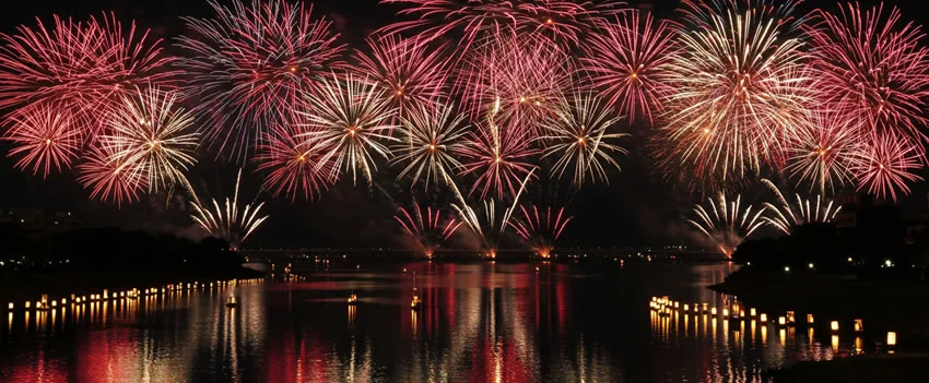 A 97ª Competição Nacional de Fogos de Artifício, o "Omagari no Hanabi", ilumina o céu de Akita com 18.000 projéteis. Descubra os detalhes deste evento espetacular.