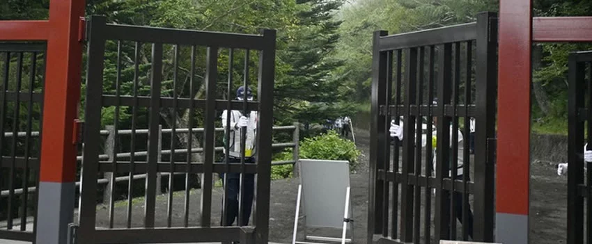 Prefeituras japonesas limitam acesso e cobram taxa para escalada, garantindo segurança e evitando subidas perigosas nas trilhas. Saiba mais.