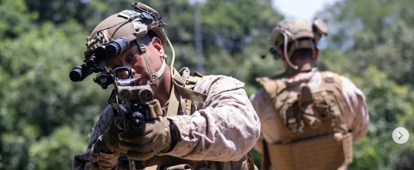 Descubra como o exercício Resolute Dragon Japão-EUA, o maior da história, molda a segurança na Ásia-Pacífico. Entenda a resposta militar à crescente influência chinesa.