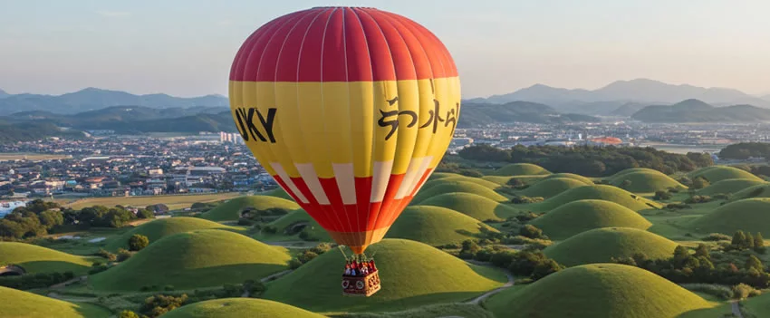 Descubra o novo passeio de balão em Sakai com vista aérea dos túmulos kofun, Patrimônio Mundial da UNESCO. Uma experiência imperdível.