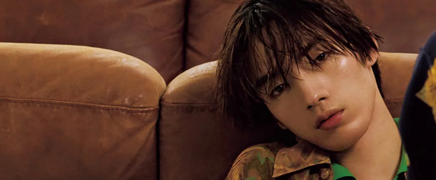 Suspeita de posse de maconha seca levou à detenção de um ator em Tóquio; entenda os detalhes e a repercussão neste drama investigativo.