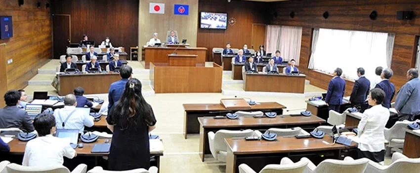 Toyoake, Aichi, Japão aprova portaria pioneira incentivando o limite de uso de smartphone no Japão a no máximo duas horas por dia. Saiba mais sobre as novas diretrizes.