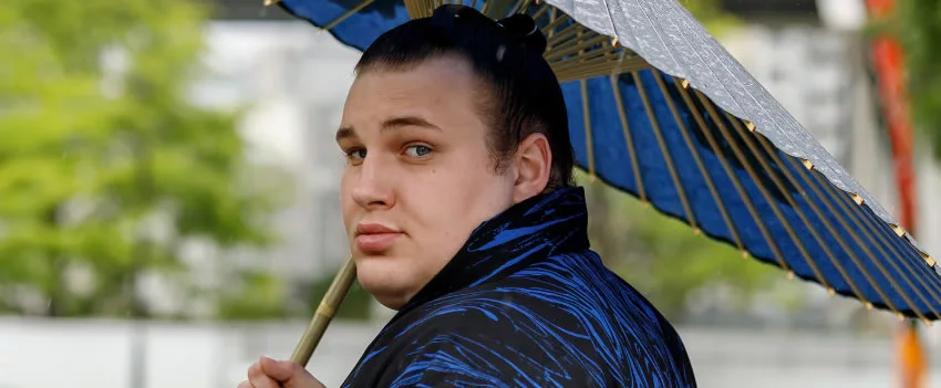 Conheça a história de Aonishiki Arata, o Lutador de Sumô Ucraniano no Japão que deixou seu país e se tornou uma estrela no esporte. Sua jornada, desafios e foco.