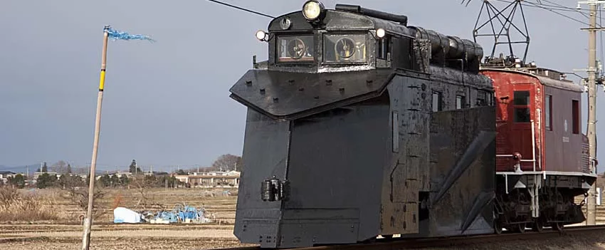 Reviva o Festival Ferroviário Hirakawa Aomori! Explore a Estação Hiraka, veja trens limpa-neve e saboreie o churrasco local Hirakawa Sagari. Um evento imperdível!