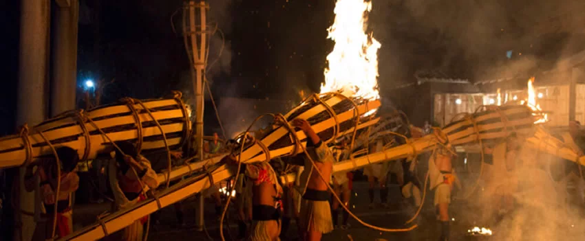 Reviva a história do Festival do Fogo de Kurama, a tradicional celebração japonesa em Kyoto. Descubra a origem, os rituais com tochas gigantes e as atrações da vila.