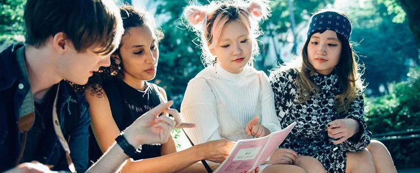 Descubra o recorde de quase 4 milhões de residentes estrangeiros no Japão e os desafios da imigração irregular. Análise completa dos dados e perspectivas.