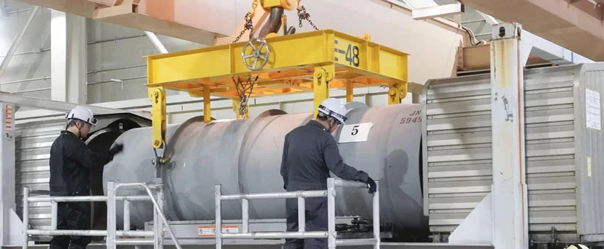 Moradores e ativistas criticam a proposta financeira da TEPCO para reiniciar a Usina Nuclear Kashiwazaki-Kariwa. Entenda o dilema energético do Japão e os planos futuros.