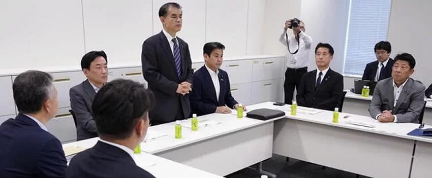 Estrangeiros e alunos de escolas internacionais não terão mais acesso ao programa de gratuidade do ensino médio no Japão a partir de 2026. Saiba quem será afetado e os novos sistemas de auxílio.