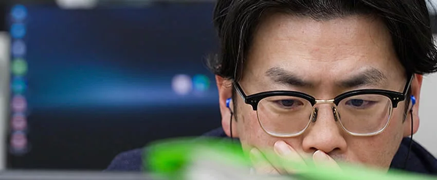 Justiça Abalada (Yusaburareru Seigi), o documentário de Daisuke Ueda, expõe o impacto da Justiça Abalada da mídia em casos como a "síndrome do bebê sacudido" no Japão. Uma reflexão crucial sobre ética jornalística.