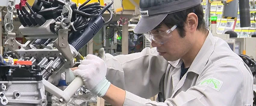 A Mazda revoluciona sua cultura, o Japão investe em biocombustíveis de cana-de-açúcar e o turismo se transforma. Descubra a grande transformação no Japão.