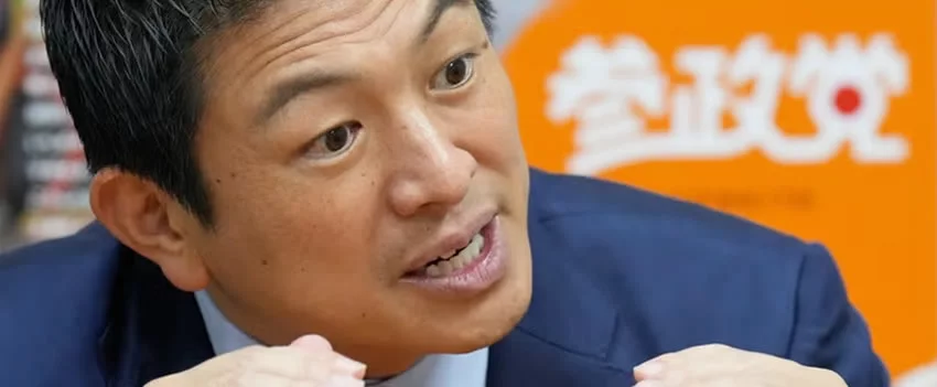 Líder do partido Sanseito, Sohei Kamiya, critica a tendência de graduados japoneses empregarem-se em empresas estrangeiras no Japão. Entenda a preocupação nacionalista com a economia.