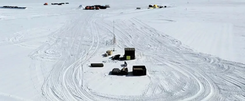 Pesquisadores instalam o primeiro radiotelescópio japonês na Antártida para desvendar a formação de estrelas, reforçando o continente como local ideal para observações cósmicas. Saiba mais!