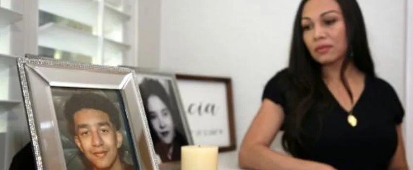 Empresas de IA como Character.AI e OpenAI enfrentam processos após suicídios de adolescentes. Descubra os graves riscos chatbots IA suicídio e a busca por regulamentação.