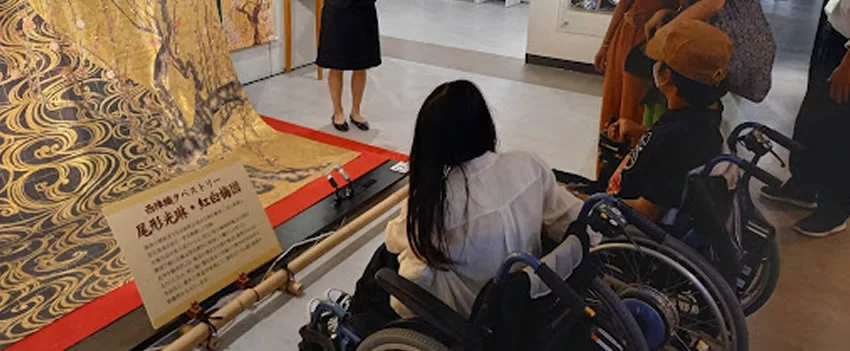 Descubra como os robôs OriHime em Tóquio estão transformando o turismo e criando oportunidades de emprego para pessoas com mobilidade reduzida. Uma jornada de inclusão no coração de Nihonbashi.