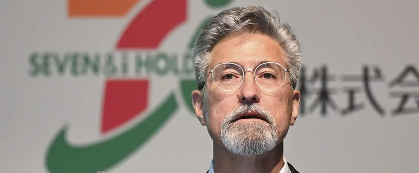 Seven & i Holdings projeta queda de 4% no lucro operacional. Saiba como a gigante da 7-Eleven planeja superar o baixo desempenho e a conscientização de preços no Japão.