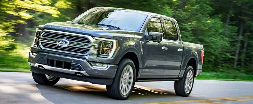 Presidente Donald Trump visita o Japão. Saiba como a primeira-ministra Sanae Takaichi usa a diplomacia da Ford F-150 para aliviar tensões comerciais.